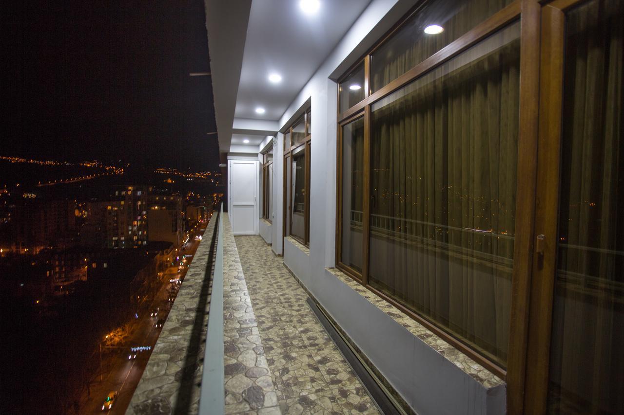 Spacious 2 Bedroom Apartment Tbilisi Luaran gambar