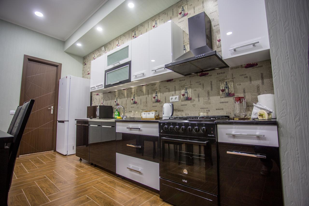 Spacious 2 Bedroom Apartment Tbilisi Luaran gambar