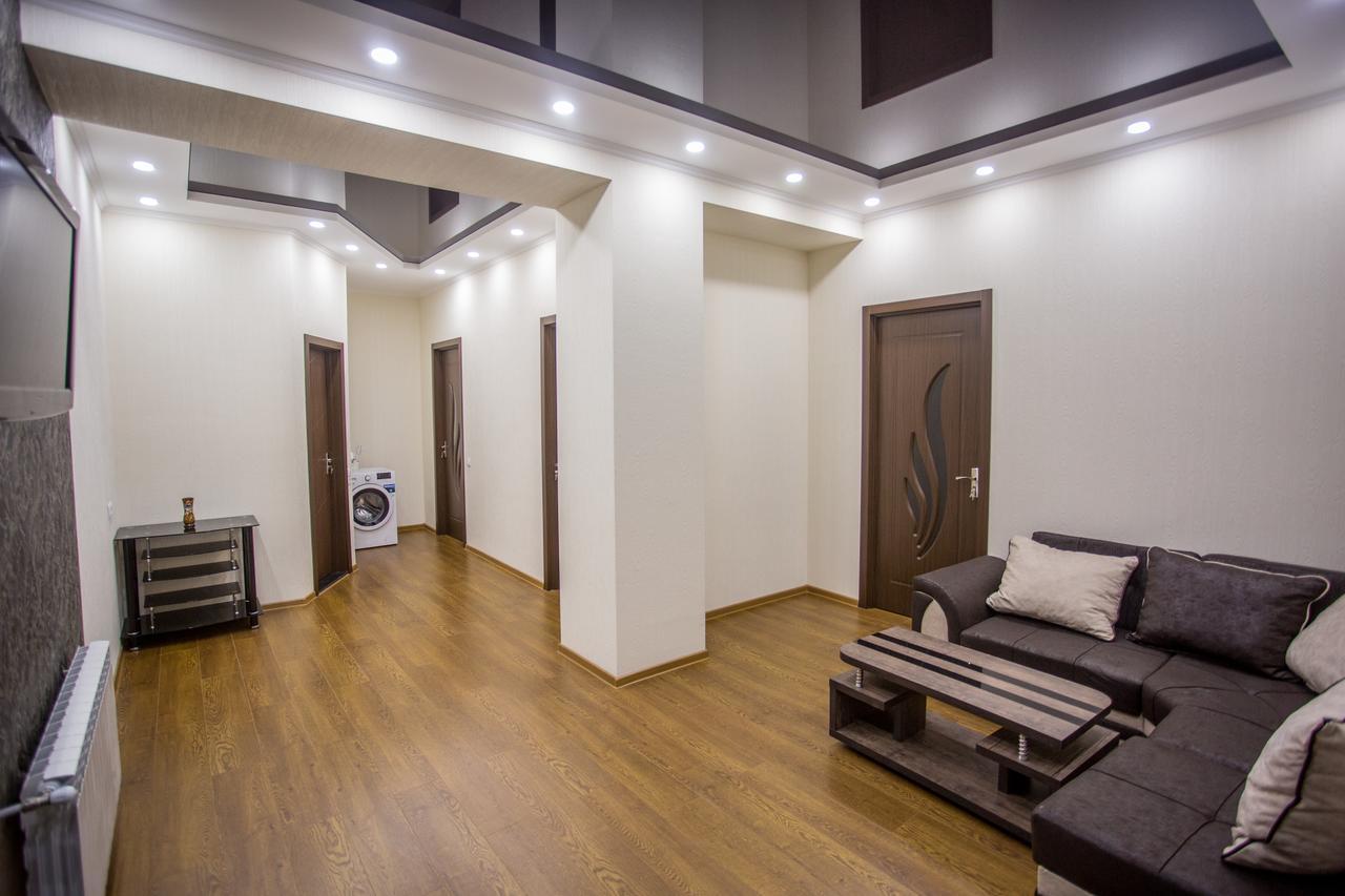 Spacious 2 Bedroom Apartment Tbilisi Luaran gambar