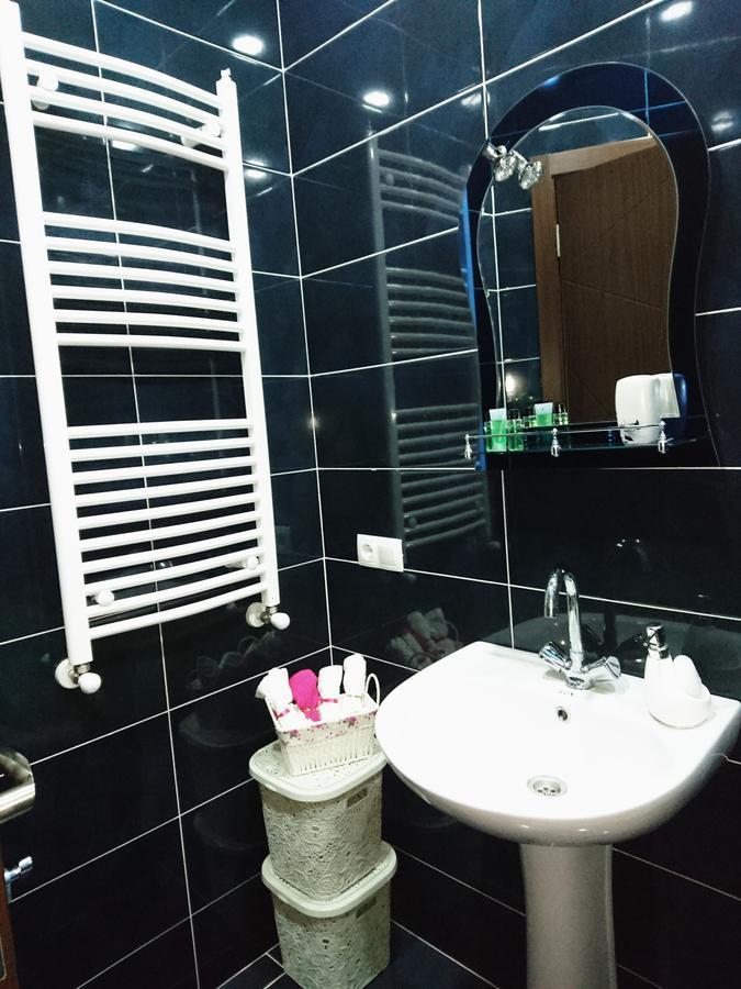 Spacious 2 Bedroom Apartment Tbilisi Luaran gambar