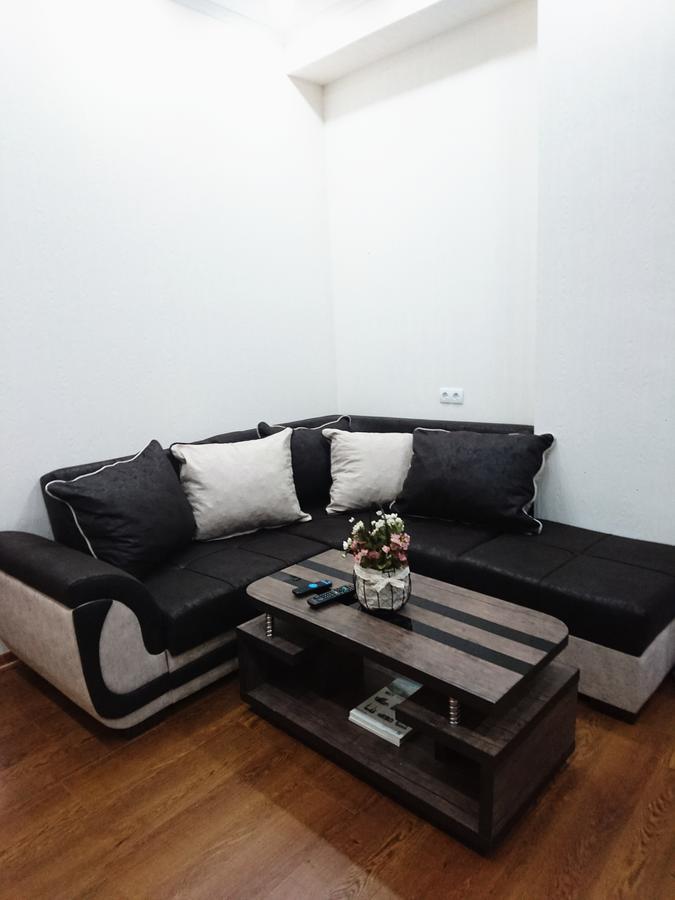 Spacious 2 Bedroom Apartment Tbilisi Luaran gambar