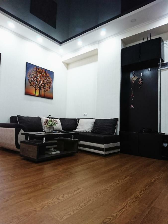 Spacious 2 Bedroom Apartment Tbilisi Luaran gambar