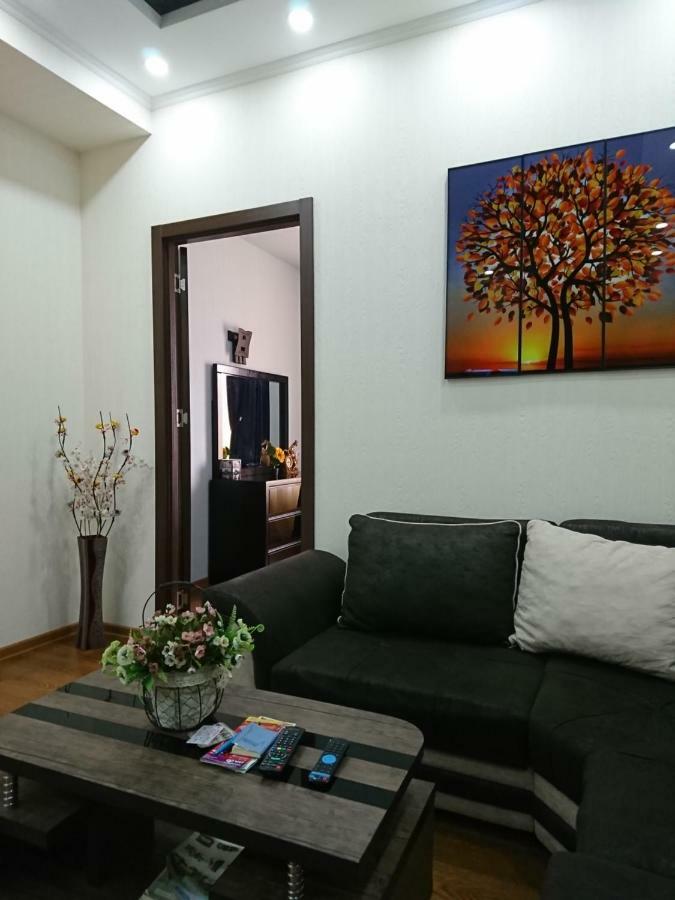 Spacious 2 Bedroom Apartment Tbilisi Luaran gambar